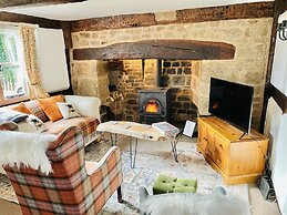 Log Burner and Beamed Ceilings-king Size Bed