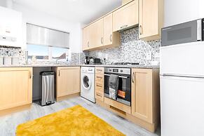 Stunning 2-bed Apartment in Tipton Sleeps 3