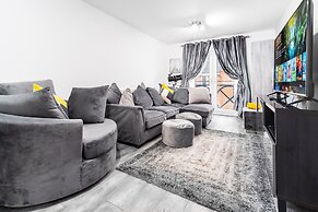 Stunning 2-bed Apartment in Tipton Sleeps 3