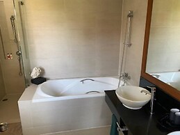 Poolside Luxury Laguna 2-bed Villa in Cherngtalay