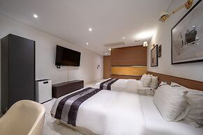 CUBE HOTEL