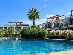 Modern and Luxurious Apartment in a Prime Resort