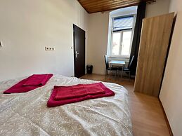 EasyStay 3BR shared Apt. Near Meidling