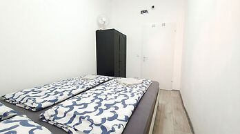 Quick Access to Vienna Center - Simple Private Rooms with WIFI