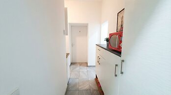 Quick Access to Vienna Center - Simple Private Rooms with WIFI