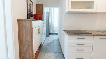 Quick Access to Vienna Center - Simple Private Rooms with WIFI