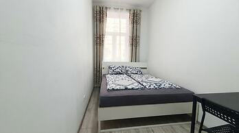 Quick Access to Vienna Center - Simple Private Rooms with WIFI