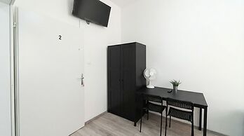 Quick Access to Vienna Center - Simple Private Rooms with WIFI
