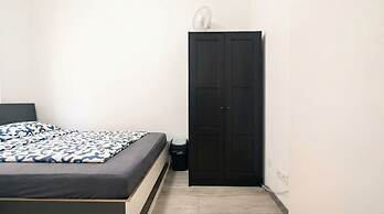 Quick Access to Vienna Center - Simple Private Rooms with WIFI