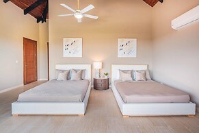 Modern Villa w Pool bbq at Green Village ABB