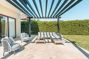 Modern Villa w Pool bbq at Green Village ABB