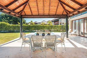 Modern Villa w Pool bbq at Green Village ABB