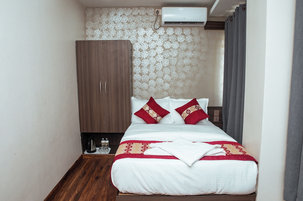 Kusum Airport Hotel
