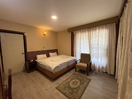 Khumbila Hotel