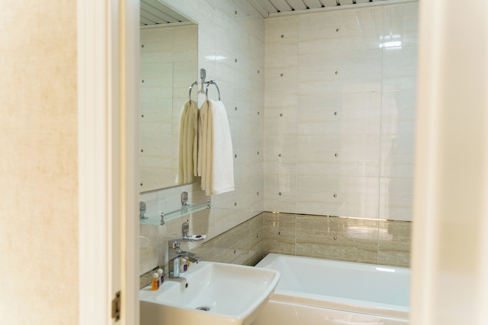 AYNIY HOTEL