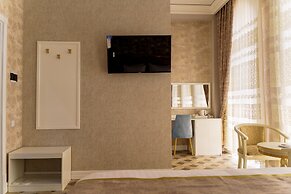 AYNIY HOTEL