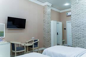 AYNIY HOTEL