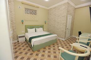 AYNIY HOTEL
