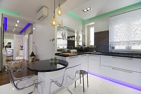 Central Station Art Apartment