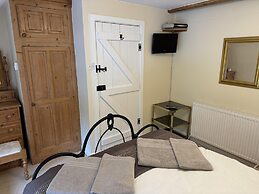 Stunning Cottage - 3 Bedrooms & 3 Bathrooms