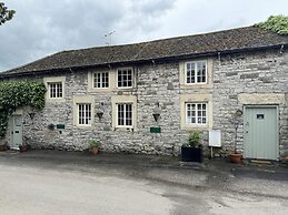 Stunning Cottage - 3 Bedrooms & 3 Bathrooms