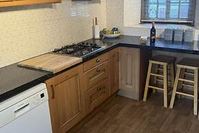Stunning Cottage - 3 Bedrooms & 3 Bathrooms