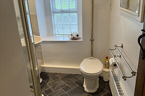 Stunning Cottage - 3 Bedrooms & 3 Bathrooms