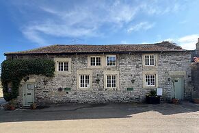 Stunning Cottage - 3 Bedrooms & 3 Bathrooms