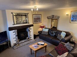 Stunning Cottage - 3 Bedrooms & 3 Bathrooms