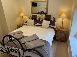 Stunning Cottage - 3 Bedrooms & 3 Bathrooms