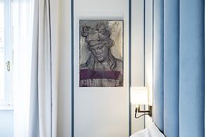Glimpse Hotel