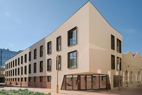 BLAU Student Housing & Language Academy