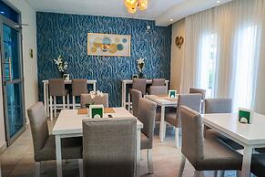 Jomy's Hotel