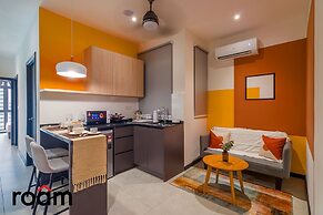 Neu Suites Residence, Embassy Row