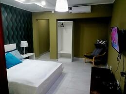 Guest House Sleeps 14 With Terrace