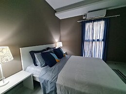 Guest House Sleeps 14 With Terrace