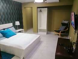 Guest House Sleeps 14 With Terrace
