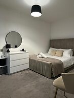 Birmingham/solihull 1-bed Apt, Sleeps 3 w/ Parking