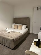 Birmingham/solihull 1-bed Apt, Sleeps 3 w/ Parking