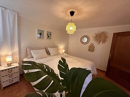 Palm Leaf Mogan
