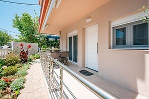 Milonas House Apartments