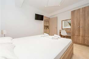 Milonas House Apartments