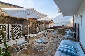 Loving Loppia by Wonderful Italy - Glicine