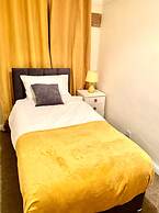 Spacious 3-bed House With Free Parking