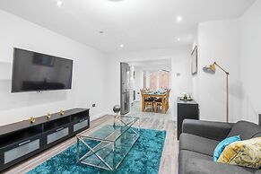 3 Bed House - Sleeps 5 - Garden - Parking