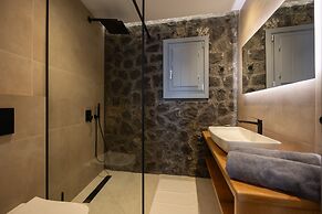 Nastram Suites Oia