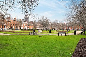 Designer Flat Near City Centre