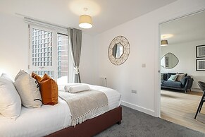 Designer Flat Near City Centre