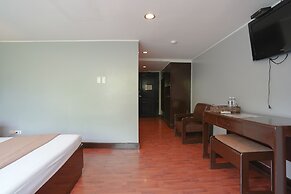 Arzo Hotel Manila