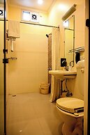 Hotel Cresent Near Assi Ghat